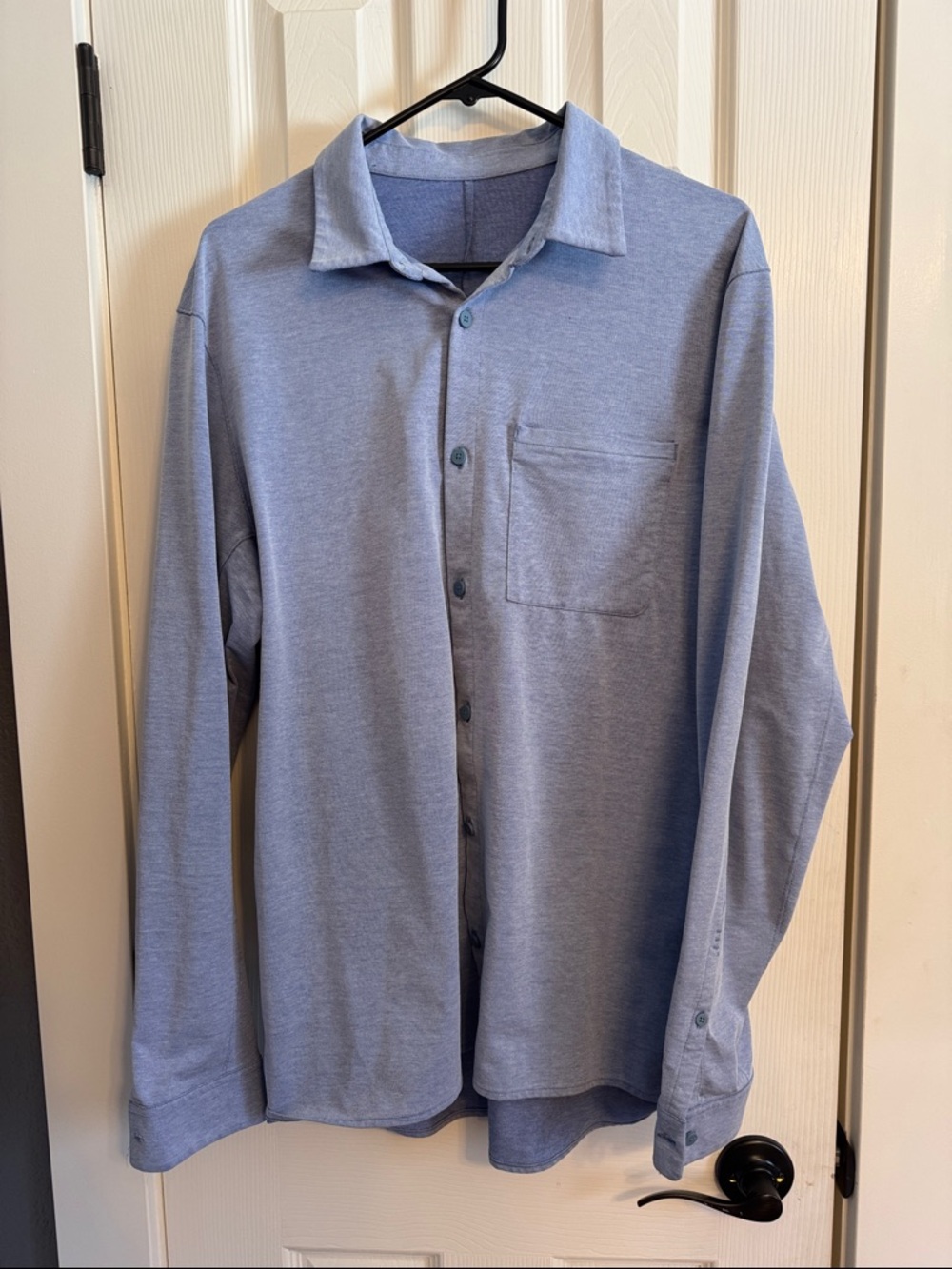 Beautiful men’s Lululemon ABC long sleeved button up shirt size X large.